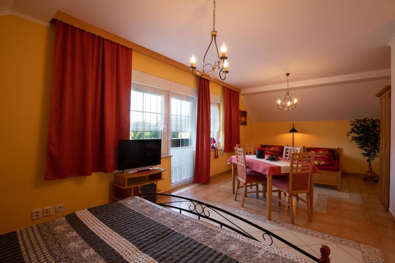 Pension Eric Ostrov (Karlovy Vary) Exterior foto