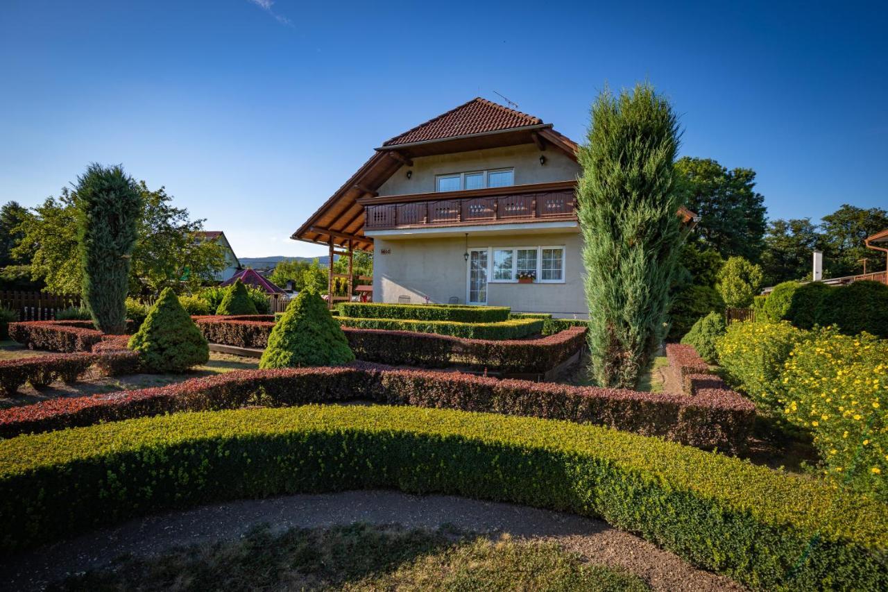 Pension Eric Ostrov (Karlovy Vary) Exterior foto